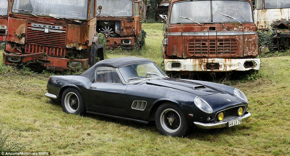 The 1961 Ferrari 250 without magazines stacked on it.