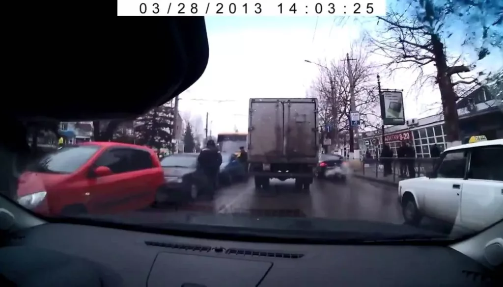 NEW Russian Car Crash Compilation 2013 Road Rage #2 mp4