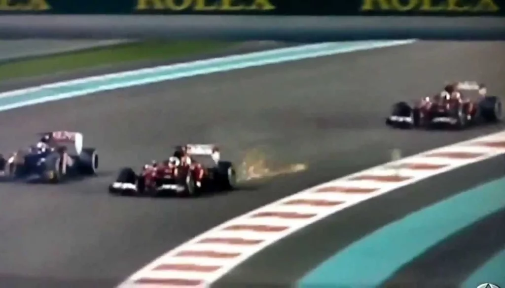 F1,GP Abu Dhabi 2013, Alonso adelanta al límite y al Hospital // Incredible Overtaking plus Hospital