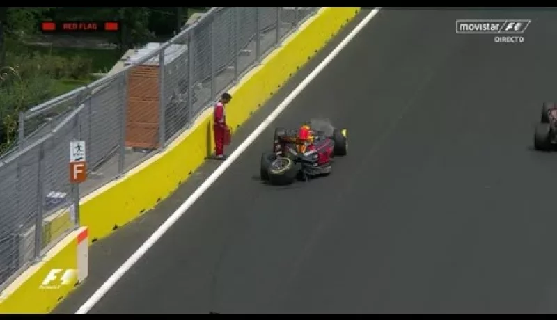Ricciardo Introduces Himself To The Barrier In Baku
